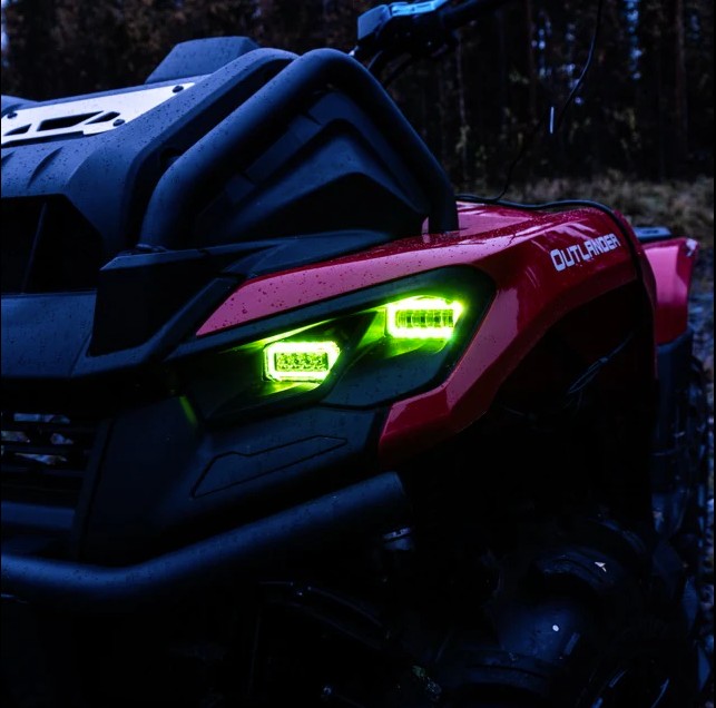 Can-Am Outlander MUD XMR z Omega Nautrino